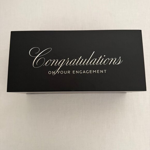 Newlywoo Engagement Gift Set Fiance Fiancee Glasses Diamond Stopper